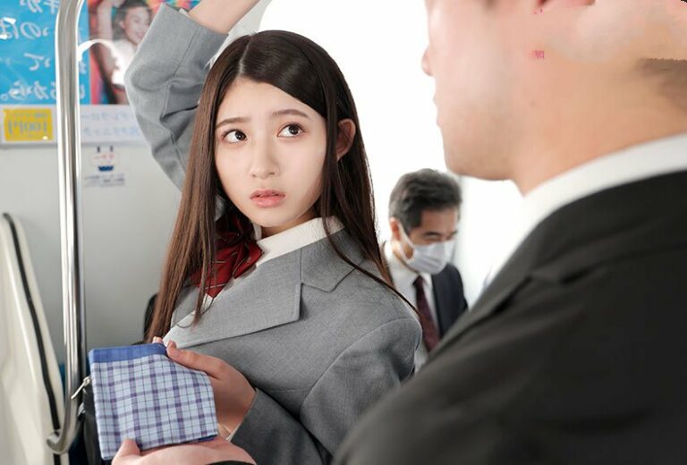 Sàm sỡ em nữ sinh trên tàu điện và cái kết bất ngờ