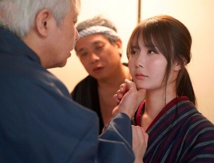 Cô gái làng quê xinh đẹp bị những lão già trong làng đưa làm nô lệ tình dục