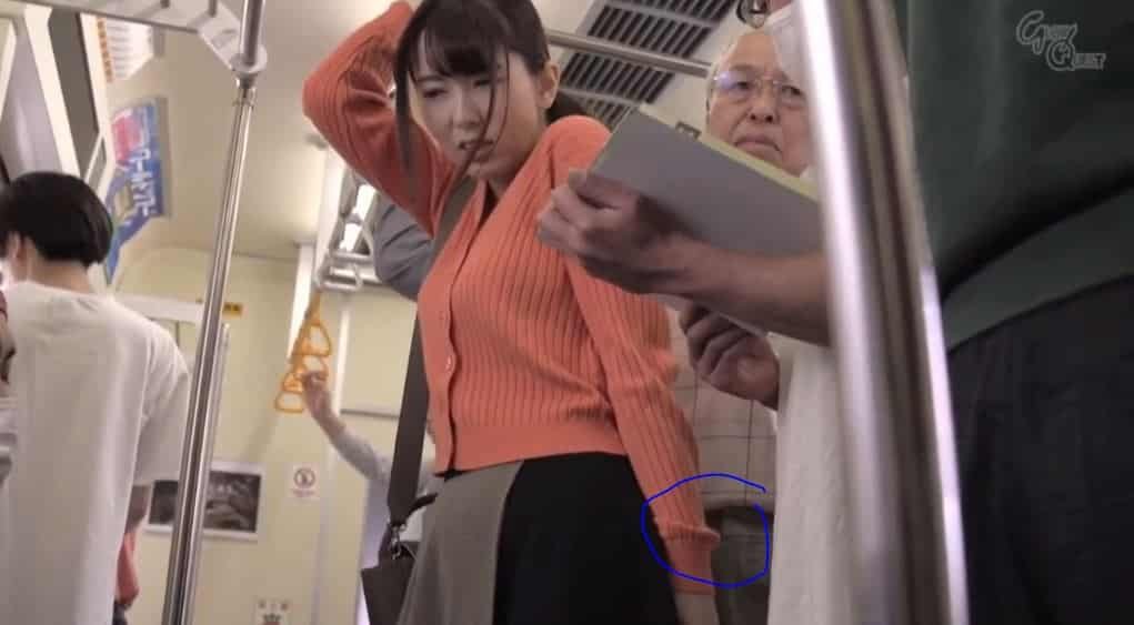 Lão già dâm dục trên tàu điện Yui Hatano